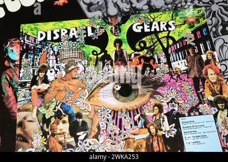 Viersen, Allemagne - 9 janvier. 2024 : gros plan sur l'album vinyle du groupe de rock britannique The Cream Back Cover Disraelei Gears de 1967 avec le succès Sunshine O. Banque D'Images