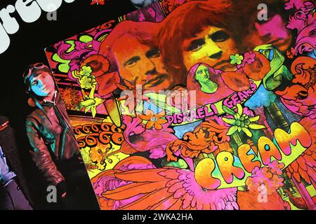 Viersen, Allemagne - 9 janvier. 2024 : gros plan sur la pochette de l'album vinyle Disraelei Gears du groupe de rock britannique The Cream de 1967 Banque D'Images