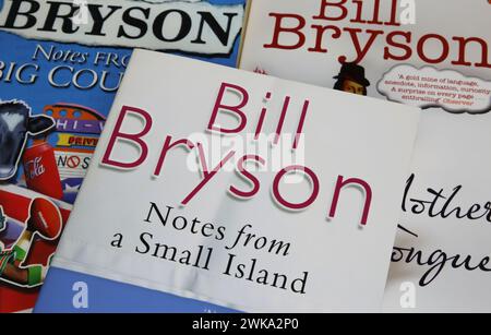 Viersen, Allemagne - 9 janvier. 2024 : gros plan des livres de Bill Bryson Cover Notes from a small Island Banque D'Images