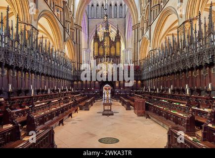 Le Sanctuaire. Également connu sous le nom de chœur d'ange du 14ème siècle et maître-autel de la cathédrale de Lincoln, Lincoln, Lincolnshire, Angleterre, Royaume-Uni Banque D'Images