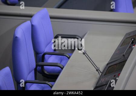 Leere Stuehle im deutschen Bundestag, Berlin, 19.02.2024. Berlin Deutschland *** chaises vides au Bundestag allemand, Berlin, 19 02 2024 Berlin Germa Banque D'Images