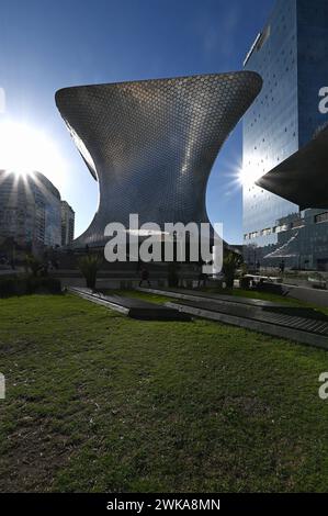 DAS von Milliardär Calos Slim erbaute Kunstmuseum Museo Soumaya im Stadtteil Polanco, Mexiko Stadt *** le musée d'art Museo Soumaya construit par le milliardaire Calos Slim dans le quartier Polanco de Mexico Banque D'Images