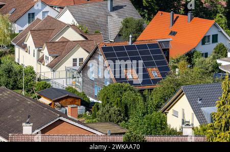 Eine Siedlung von Einfamilienhäuser in Rüdlingen-Buchberg im Kanton Schaffhausen. Einige der Häuser haben Solarzellen auf den Hausdächern. (Rüdlingen, Banque D'Images