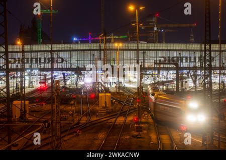 München, Munich : gare de München Hauptbahnhof (Gare centrale de Munich), trains, ICE de Deutsche Bahn (DB) à Oberbayern, haute-Bavière, Bayern Banque D'Images