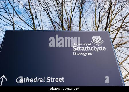 Glasgow Écosse : 12 février 2024 : University of Strathclyde signe extérieur sur Cathedral Street Banque D'Images