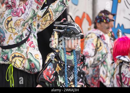 Viareggio, Italie, 18 février 2024 - défilé des chars allégoriques et de leurs groupes sur le front de mer de Viareggio pendant le Carnaval de Viareggio 2024. Crédits : Luigi de Pompeis/Alamy Live News photos Banque D'Images