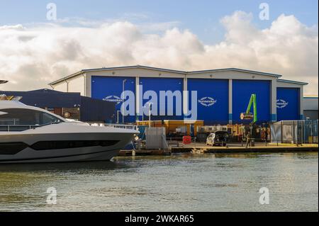 Sunseeker International Ltd, siège social et usine principale, Poole Harbour, Poole, Dorset, Angleterre Banque D'Images