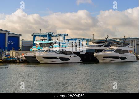 Sunseeker International Ltd, siège social et usine principale, Poole Harbour, Poole, Dorset, Angleterre Banque D'Images