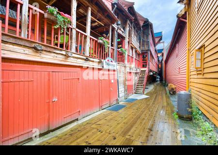 Bâtiments hanséatiques de Bryggen - quartier portuaire historique de Bergen, Norvège. Bryggen figure sur la liste de l'UNESCO depuis 1979. Aujourd'hui, il abrite des musées Banque D'Images