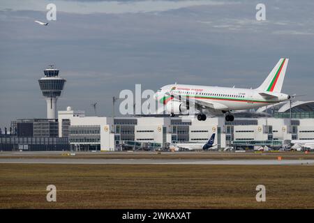 Gouvernement bulgare Airbus A319-112 avec le drapeau de l'avion LZ-AOB atterrit à la conférence de Munich sur la sécurité 2024, sur la piste sud 26L de Mu Banque D'Images