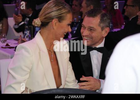 FRANCFORT, Allemagne, 17 février ; Franziska van Almsick et Michael MRONZ lors du 53e gala du Ball des Sports à la Festhalle Frankfurt le 17 février 2024 à Francfort-sur-le-main, Allemagne.( Picture Arthur THILL/ATP images ) (THILL Arthur/ATP/SPP) crédit : SPP Sport Press photo. /Alamy Live News Banque D'Images