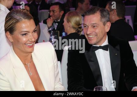 FRANCFORT, Allemagne, 17 février ; Franziska van Almsick et Michael MRONZ lors du 53e gala du Ball des Sports à la Festhalle Frankfurt le 17 février 2024 à Francfort-sur-le-main, Allemagne.( Picture Arthur THILL/ATP images ) (THILL Arthur/ATP/SPP) crédit : SPP Sport Press photo. /Alamy Live News Banque D'Images