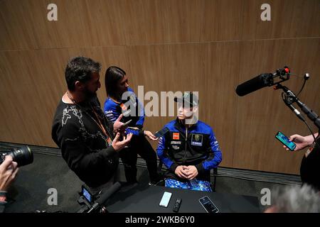 19 février 2024, circuit international de Losail, Doha, essais MotoGP au Qatar 2024, en photo Fabio Quartararo de France, Monster Energy Yamaha MotoGP dans une interview. Banque D'Images