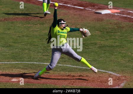 Mexico, Mexique. 18 février 2024. 18 février 2024 à Mexico, Mexique : Dominique Alcocer #10 des Olmecas de Tabasco lance contre Diablos Rojos du Mexique lors du match de la Ligue mexicaine féminine de softball, entre Diablos Rojos et Olmecas de Tabasco au stade Ciudad Universitaria Baseball. Le 18 février 2024. À Mexico, Mexique. (Photo de Carlos Santiago/Eyepix Group/SIPA USA) crédit : SIPA USA/Alamy Live News Banque D'Images