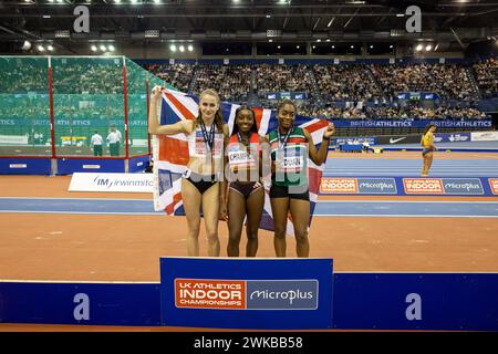 Birmingham, 18 février 2024, PIPI Ama, EDUAN Success et IRONSIDE Brooke, 200m Women podium Pictures, crédit : Aaron Badkin/Alamy Live News Banque D'Images