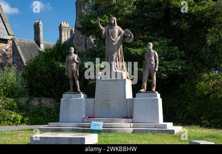 Mémorial de guerre de Llandaff par William Goscombe John sur Llandaff Green, Cardiff, pays de Galles Banque D'Images