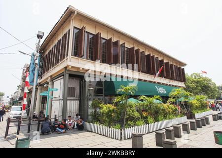 Batavia Cafe sur la place Fatahillah à Kota Tua, la vieille ville de Jakarta et le centre de la vieille Batavia en Indonésie. Banque D'Images