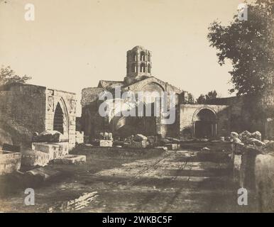 Saint-Honorat, Prés d'Arles, 1853, Édouard Baldus. Il représente un ancien cimetière, les Alyscamps, au premier plan, avec l'église romane inachevée de Saint Honorat, Banque D'Images