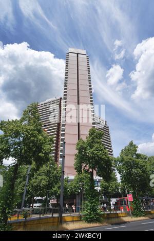 cologne, allemagne 06 juillet 2024 : la tour résidentielle unicentre à cologne Banque D'Images