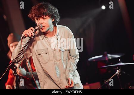 17 février 2024 - North Shields, Royaume-Uni : Tom A. Smith se produit à la première Coastal Crawl à North Shields, Royaume-Uni. Crédit photo : Thomas Jackson / Alamy Live News Banque D'Images