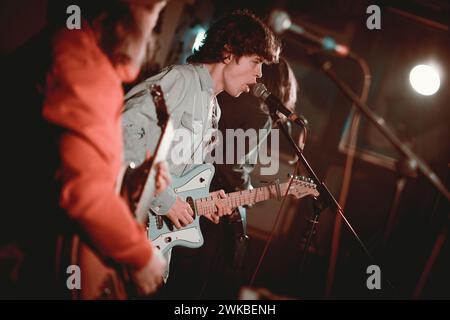 17 février 2024 - North Shields, Royaume-Uni : Tom A. Smith se produit à la première Coastal Crawl à North Shields, Royaume-Uni. Crédit photo : Thomas Jackson / Alamy Live News Banque D'Images