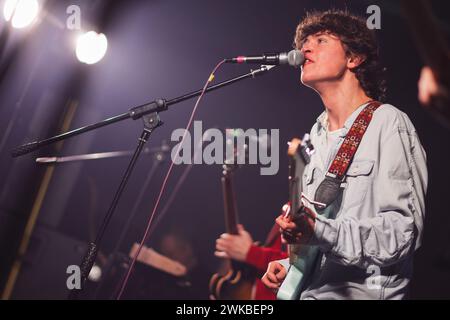 17 février 2024 - North Shields, Royaume-Uni : Tom A. Smith se produit à la première Coastal Crawl à North Shields, Royaume-Uni. Crédit photo : Thomas Jackson / Alamy Live News Banque D'Images