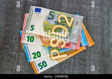 Lettrage « PSD2 » sur les billets en euros Banque D'Images