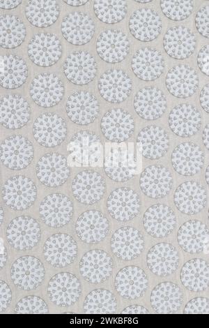 Gros plan du tapis d'acupression orthopédique pour le massage de santé de soi à la maison et à l'intérieur Banque D'Images