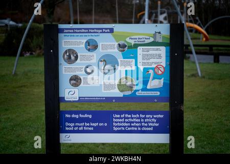 Panneau d'information avec des animaux que vous pouvez trouver au parc du patrimoine James Hamilton à East Kilbride Banque D'Images