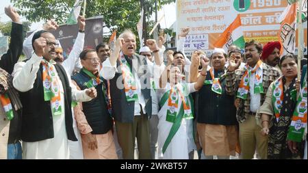 Patna, Inde. 19 février 2024. PATNA, INDE - 19 FÉVRIER : les travailleurs du Congrès manifestent en faveur de diverses revendications au rond-point de l'impôt sur le revenu le 19 février 2024 à Patna, en Inde. (Photo de Santosh Kumar/Hindustan Times/Sipa USA) crédit : Sipa USA/Alamy Live News Banque D'Images