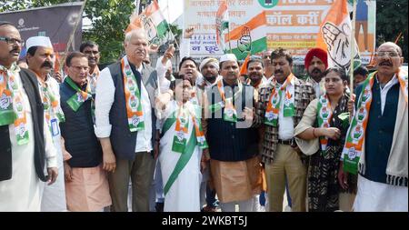 Patna, Inde. 19 février 2024. PATNA, INDE - 19 FÉVRIER : les travailleurs du Congrès manifestent en faveur de diverses revendications au rond-point de l'impôt sur le revenu le 19 février 2024 à Patna, en Inde. (Photo de Santosh Kumar/Hindustan Times/Sipa USA) crédit : Sipa USA/Alamy Live News Banque D'Images