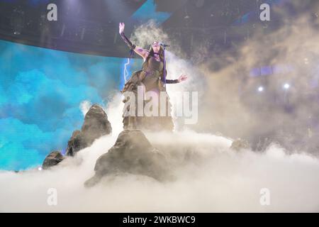 Barcelone, Espagne. 19 février 2024. 19 Febrero, Parc Audiovisuel de Catalunya, Barcelone, Espagne ; Operacion Triunfo 2023 , finale de gala, gagnant Naiara chantant 'me Muero' crédit : Joma/Alamy Live News Banque D'Images