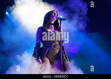 Barcelone, Espagne. 19 février 2024. 19 Febrero, Parc Audiovisuel de Catalunya, Barcelone, Espagne ; Operacion Triunfo 2023 , finale de gala, gagnant Naiara chantant 'me Muero' crédit : Joma/Alamy Live News Banque D'Images