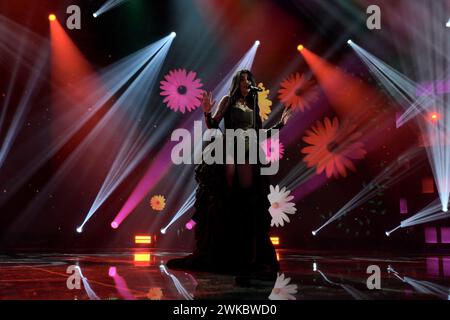 Barcelone, Espagne. 19 février 2024. 19 Febrero, Parc Audiovisuel de Catalunya, Barcelone, Espagne ; Operacion Triunfo 2023 , finale de gala, gagnant Naiara chantant 'me Muero' crédit : Joma/Alamy Live News Banque D'Images