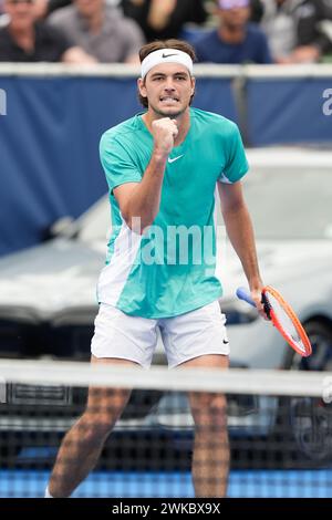 Delray Beach, Floride, États-Unis. 19 février 2024. Taylor Fritz (États-Unis) célèbre avoir remporté l'Open de Delray Beach 2024 le 19 février 2024 au Delray Beach Tennis Center de Delray Beach, FL. Crédit : Andrew patron/Media Punch/Alamy Live News Banque D'Images