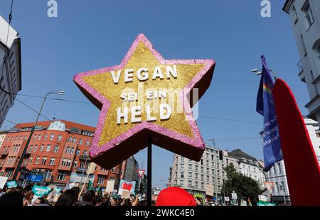 Démo Marche officielle pour les droits des animaux à Rosenthaler Platz à Berlin, 25 août 2019 la Marche pour les droits des animaux est une démo de la communauté végétalienne pour les animaux Banque D'Images