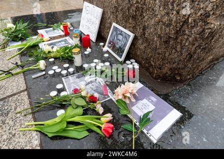 Veillée le 18 février 2024 pour le défunt Alexei Navalny, Roncalliplatz, Cologne, Rhénanie du Nord-Westphalie, Allemagne Banque D'Images