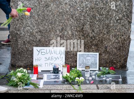 Veillée le 18 février 2024 pour le défunt Alexei Navalny, Roncalliplatz, Cologne, Rhénanie du Nord-Westphalie, Allemagne Banque D'Images