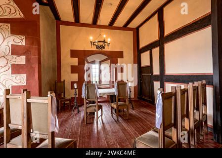 Salle de mariage pour les mariages, lustre, chambre du seigneur inférieur, chambres Rieneck, château du chevalier du moyen âge, château de Ronneburg, colline de Ronneburg Banque D'Images