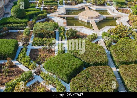 Jaipur, Inde 16 février 2024 jardin à l'intérieur du fort historique d'Amber Banque D'Images