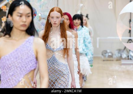 SUSAN FANG automne/hiver 2024 Runway pendant la London Fashion week le 2024 février - Londres, Royaume-Uni 19/02/2024 Banque D'Images