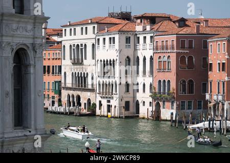 CA' da Mosto, Palazzo Dolfin, Palazzo Remer, Palazzo Benvenuti (Sernagiotto), Palazzo Civran, Palazzo Ruzzini sur canal Grande (Grand canal) à Canna Banque D'Images