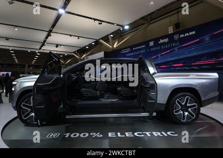 Toronto, Canada. 19 février 2024. Le camion électrique Ram sera exposé au salon international de l'auto du Canada à Toronto, Canada, le 19 février 2024. (Photo de Arrush Chopra/NurPhoto) crédit : NurPhoto SRL/Alamy Live News Banque D'Images