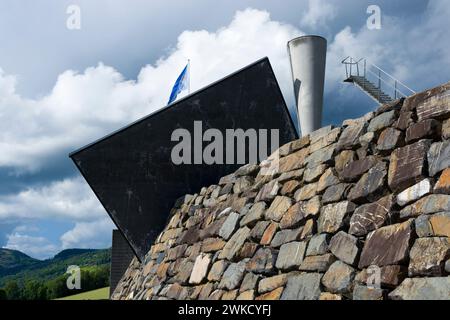 Torche olympique sur l'arène de saut à ski de Lysgårdsbakkene à Lillehammer, Norvège Banque D'Images