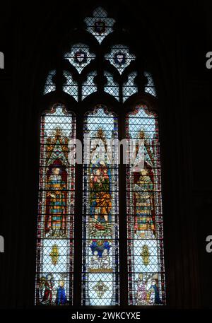 Vitrail médiéval, avec représentation de St Christtopher avec l'enfant Jésus, York Minster, Angleterre. Banque D'Images