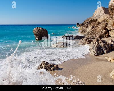Belle plage près du village de Kalamitsi sur Lefkada, Grèce Banque D'Images
