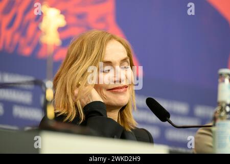 Isabelle Huppert BEI der Pressekonferenz zum film YEOHAENGJAUI PILYO, A TRAVELERS NEEDS von Hong Sangsoo BEI der Berlinale im Hyatt. Pressekonferenz *** Isabelle Huppert à la conférence de presse pour le film YEOHAENGJAUI PILYO, A TRAVELERS NEEDS de Hong Sangsoo à la Berlinale dans la conférence de presse Hyatt Banque D'Images