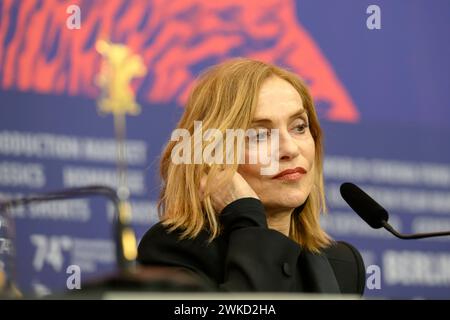 Isabelle Huppert BEI der Pressekonferenz zum film YEOHAENGJAUI PILYO, A TRAVELERS NEEDS von Hong Sangsoo BEI der Berlinale im Hyatt. Pressekonferenz *** Isabelle Huppert à la conférence de presse pour le film YEOHAENGJAUI PILYO, A TRAVELERS NEEDS de Hong Sangsoo à la Berlinale dans la conférence de presse Hyatt Banque D'Images