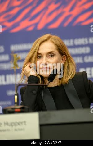 Isabelle Huppert BEI der Pressekonferenz zum film YEOHAENGJAUI PILYO, A TRAVELERS NEEDS von Hong Sangsoo BEI der Berlinale im Hyatt. Pressekonferenz *** Isabelle Huppert à la conférence de presse pour le film YEOHAENGJAUI PILYO, A TRAVELERS NEEDS de Hong Sangsoo à la Berlinale dans la conférence de presse Hyatt Banque D'Images