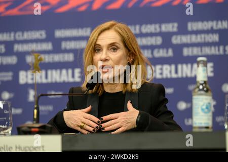 Isabelle Huppert BEI der Pressekonferenz zum film YEOHAENGJAUI PILYO, A TRAVELERS NEEDS von Hong Sangsoo BEI der Berlinale im Hyatt. Pressekonferenz *** Isabelle Huppert à la conférence de presse pour le film YEOHAENGJAUI PILYO, A TRAVELERS NEEDS de Hong Sangsoo à la Berlinale dans la conférence de presse Hyatt Banque D'Images